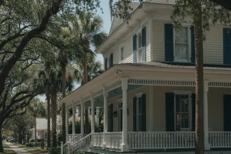 How To Sell A Hoarder House In Clearwater: Get Your Offer in 24 Hours