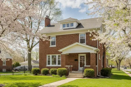 How To Sell A Hoarder House In Flint: Sell Fast, Keep More Cash